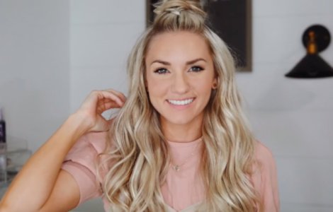  Top  Coafuri lejere de vara: 7 idei de pus in practica in zilele calduroase/ VIDEO