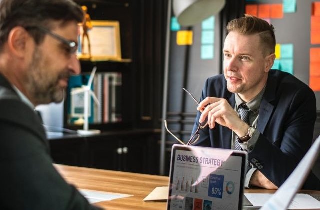 Cei mai curiosi angajati cu privire la salariu