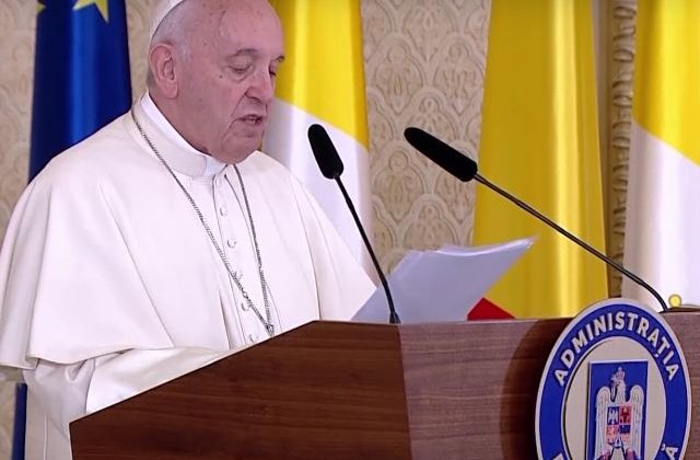 Papa Francisc: Aduc un omagiu sacrificiilor facute de atatia fii si fiice ale Romaniei