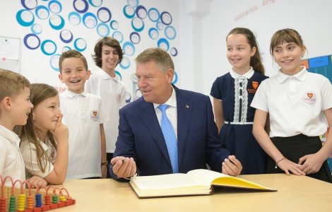 Klaus Iohannis a petrecut ziua de 1 iunie in mijlocul copiilor: Mie imi plac copiii, imi plac pisicile si imi place scoala