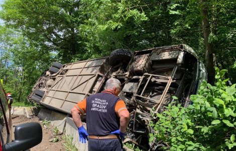 Un autocar cu 29 de copii s-a rasturnat intre Rasnov si Predeal