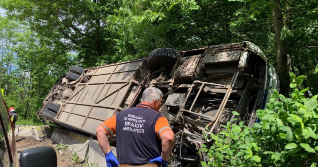 Un autocar cu 29 de copii s-a rasturnat intre Rasnov si Predeal