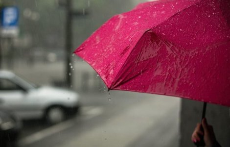 Cod portocaliu de ploi torentiale si vijelii pentru 12 judete din tara. Alte 22 de judete si Capitala, sub cod galben