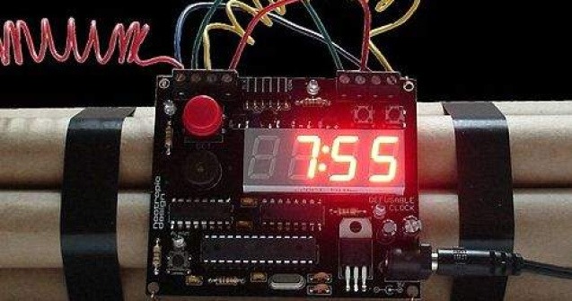 Special pentru cine se trezeste greu: Ceasul "Bomba"