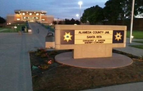 Minunata lume a Internetului: Cronici de inchisoare