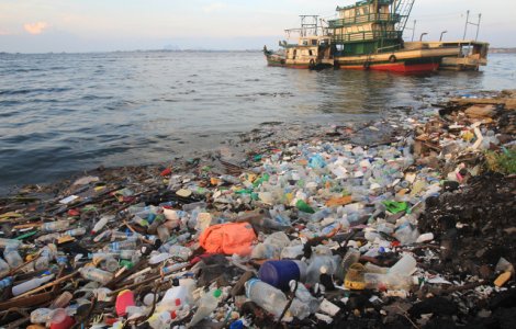 Malaezia va trimite 400 de tone de deseuri importate ilegal inapoi in tarile de unde au venit