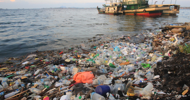 Malaezia va trimite 400 de tone de deseuri importate ilegal inapoi in tarile de unde au venit