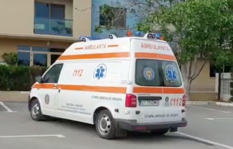 Un copil de 2 ani a murit dupa ce a cazut de la etajul cinci al unui bloc din Mamaia Sat