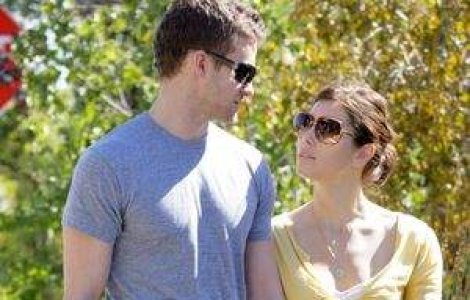 Justin Timberlake si Jessica Biel, dovezi de afectiune in public