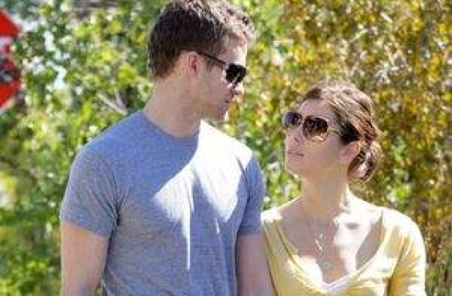 Justin Timberlake si Jessica Biel, dovezi de afectiune in public