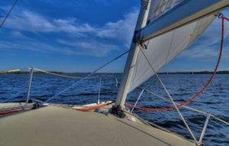 Doua zile, in largul marii: Un yacht a esuat intr-un banc de nisip