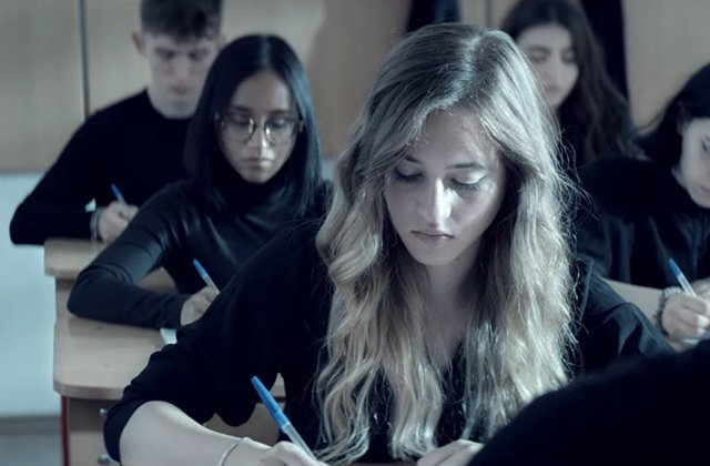 Trupa Vama a lansat piesa "Pe de rost", cu un mesaj critic la adresa sistemului romanesc de invatamant/ VIDEO