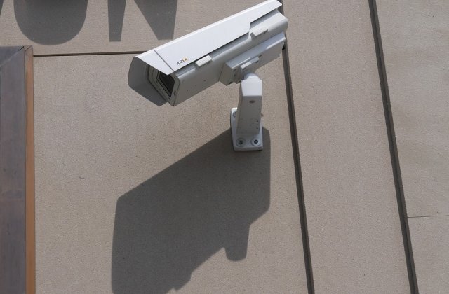 Camere de supraveghere: tine casa in siguranta cand mergi in vacanta