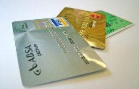 Romanii folosesc cardul de credit pentru cumparaturi la supermarket