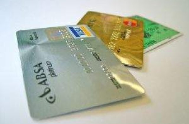 Romanii folosesc cardul de credit pentru cumparaturi la supermarket