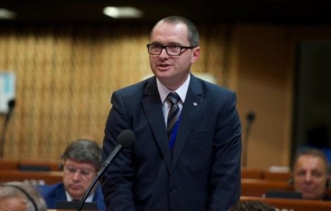 Attila Korodi considera ca scandalul izbucnit in Valea Uzului ar putea fi rezolvat prin stramutarea eroilor romani din cimitir