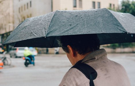 Cod GALBEN de ploi torentiale si vijelii in 34 de judete si Bucuresti