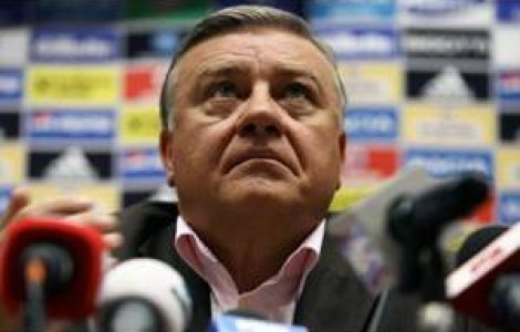 Mircea Sandu anunta ca Hagi, R. Lucescu si Petrescu se afla pe lista pentru functia de selectioner