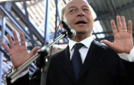 Basescu: Romania nu pleaca din Kosovo si Afganistan pana cand misiunile nu sunt indeplinite