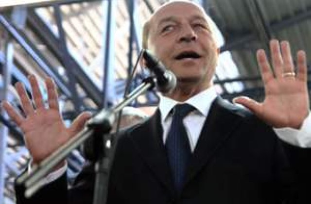 Basescu: Romania nu pleaca din Kosovo si Afganistan pana cand misiunile nu sunt indeplinite