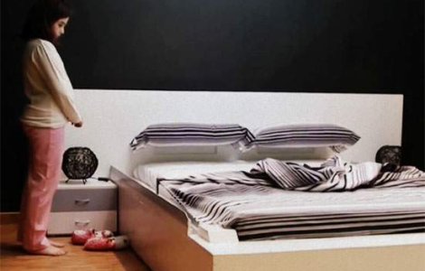  Video  IN SFARSIT: Patul care se face singur