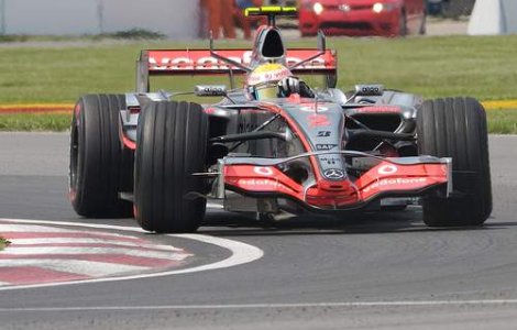 Hamilton este noul lider in clasamentul pilotilor