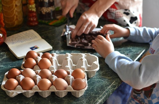 Decizie in instanta: Un barbat, condamnat sa-si despagubeasca fosta sotie pentru muncile casnice din timpul celor 27 de ani de casnicie