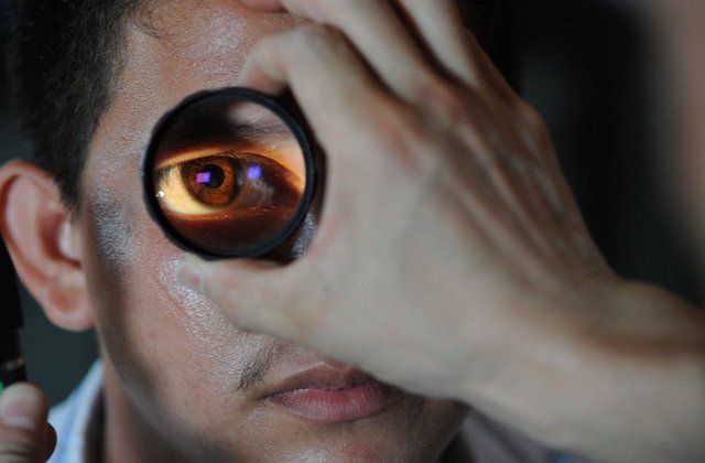 Studiu: Peste 70% dintre romani nu fac la timp un control oftalmologic