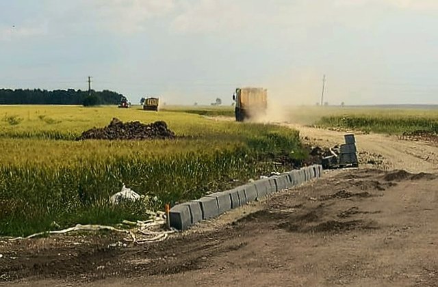 Cum arata acum santierul drumului expres Craiova - Pitesti: "In doua saptamani au mai pus inca doua borduri"