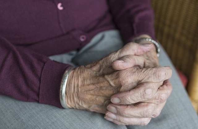 O batrana de 106 ani pune longevitatea pe seama credintei sale in Dumnezeu