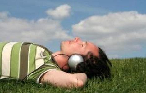 Peste 90% din muzica ascultata in Romania este piratata pe internet