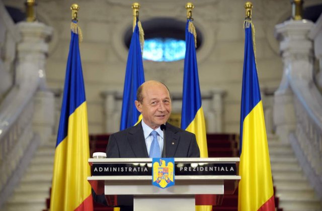 Basescu, atac la Ponta: Premierii trebuie sa fie barbati