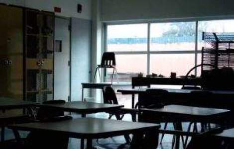 MECTS scoate la concurs 42 de posturi de inspector scolar