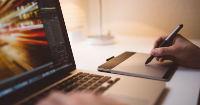 Un artist turc face senzatie pe internet prin suprapunerea unor imagini care simbolizeaza saracia si luxul/ FOTO