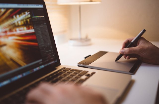 Un artist turc face senzatie pe internet prin suprapunerea unor imagini care simbolizeaza saracia si luxul/ FOTO