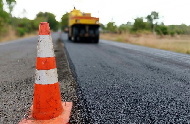 Primarul Brailei: Firma care asfalteaza strazile din municipiu a angajat muncitori din Sri Lanka