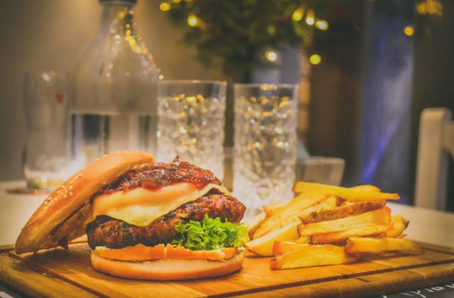 Cum deosebesti un burger oarecare de "ACEL BURGER?"