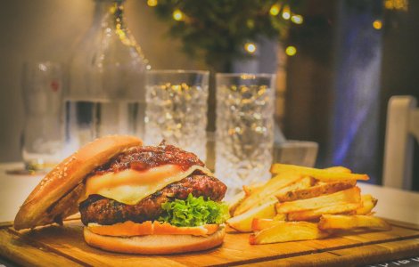 Cum deosebesti un burger oarecare de "ACEL BURGER?"