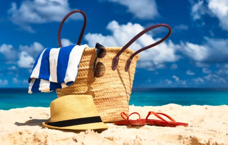  Top  8 lucruri care sa nu-ti lipseasca din geanta de plaja