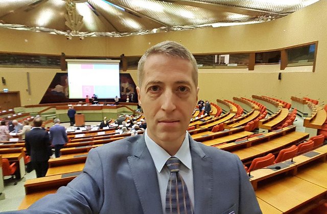 Herjeu: Au intrat intr-o sectie din Bruxelles 1673 de romani, care au stampilat 5341 de buletine de vot pentru europarlamentare