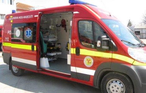 Primarul unei comune din Botosani, spitalizat in stare grava dupa explozia unei instalatii artizanale de produs tuica