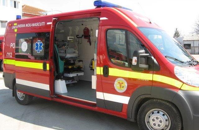Primarul unei comune din Botosani, spitalizat in stare grava dupa explozia unei instalatii artizanale de produs tuica