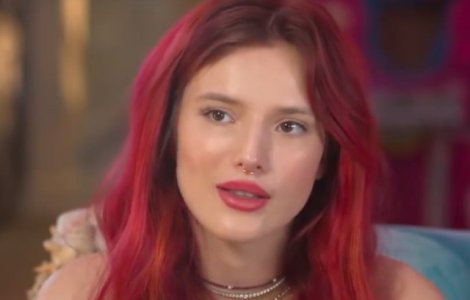 O actrita americana a postat singura pozele nud cu care era santajata de un hacker