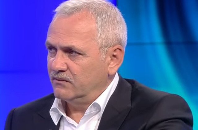 In jur de 50 de oameni protesteaza impotriva lui Klaus Iohannis la Palatul Cotroceni. Ei solicita eliberarea lui Liviu Dragnea