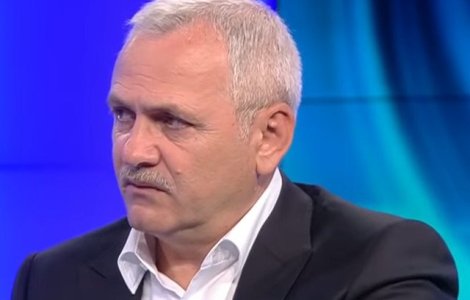 In jur de 50 de oameni protesteaza impotriva lui Klaus Iohannis la Palatul Cotroceni. Ei solicita eliberarea lui Liviu Dragnea