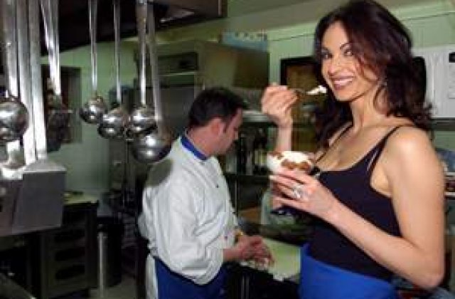 Ramona Badescu a dansat cu Albert de Monaco intr-un club din Bucuresti