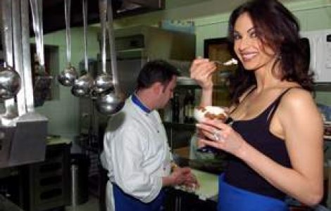 Ramona Badescu a dansat cu Albert de Monaco intr-un club din Bucuresti