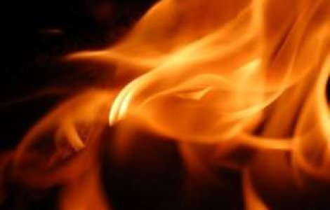 Incendiu cu flacari de 10m inaltime la o hala din Timisoara