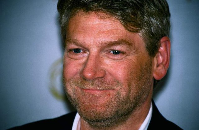 Kenneth Branagh devine "Sir Kenneth"