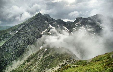 Un turist ceh, in stare foarte grava dupa ce a cazut pe zapada in Muntii Fagaras